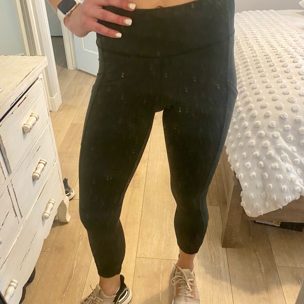 COPY - Navy Lululemon Crop 25”